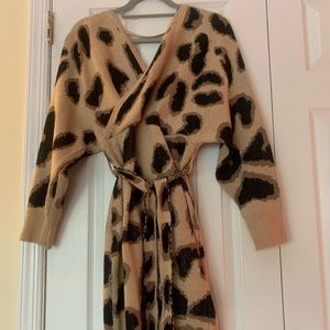 Color: cheetah print